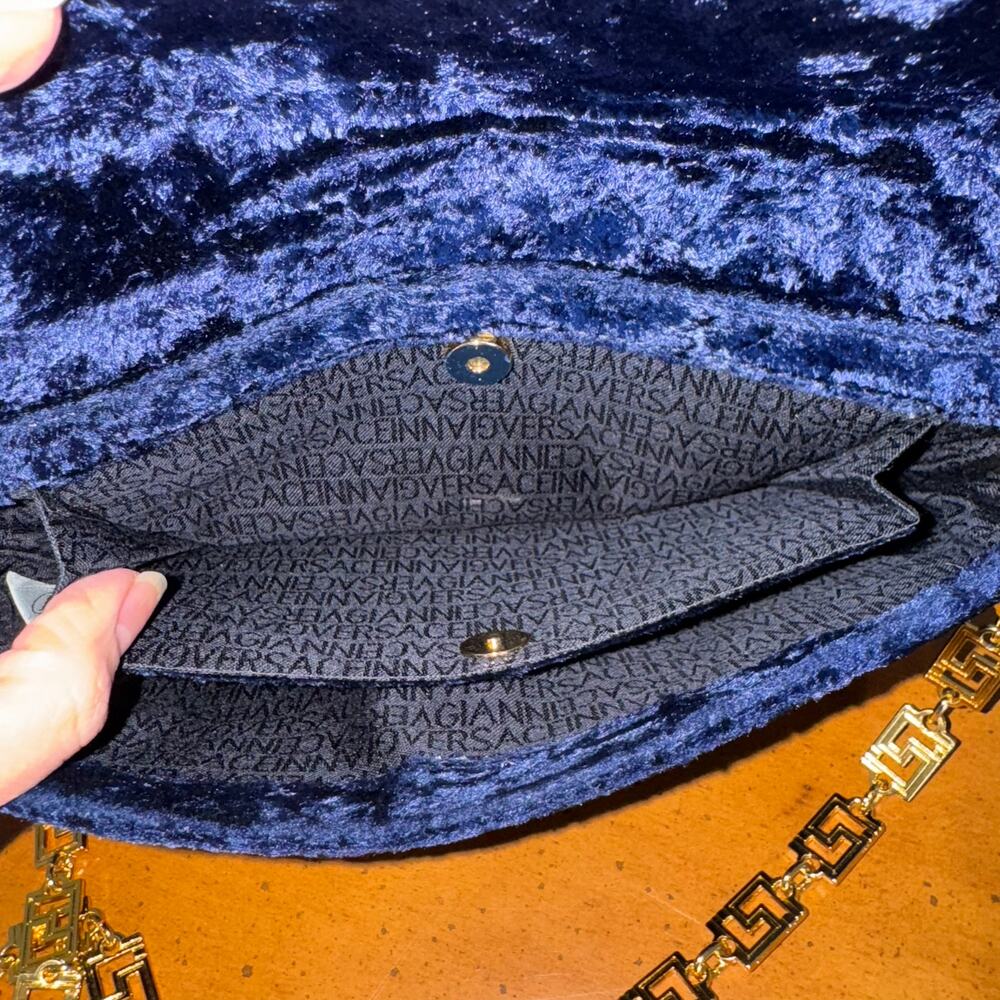 Very Rare Vintage Gianni Versace Blue Velvet Gold Chain Shoulder Bag - Picture 9 of 10